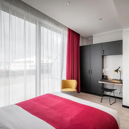 Top Amory By Hyllit 3*