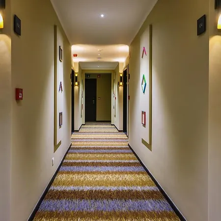 Top Amory By Hyllit 3*